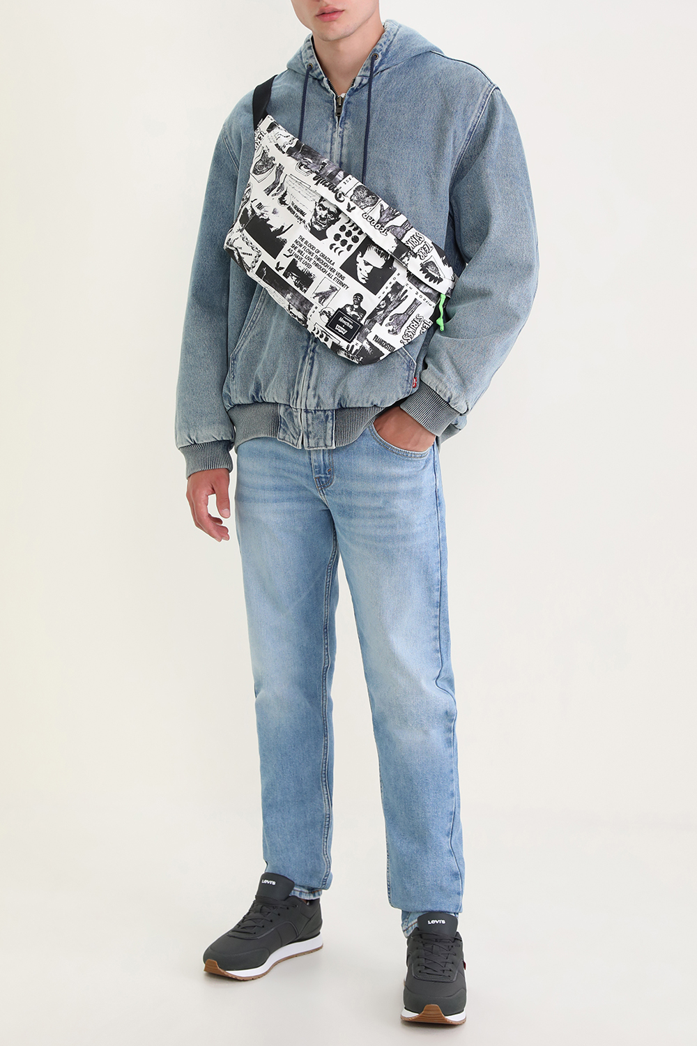 תמונת כל הלוק של ליוויס X מפלצות יוניברסל תיק פאוץ'